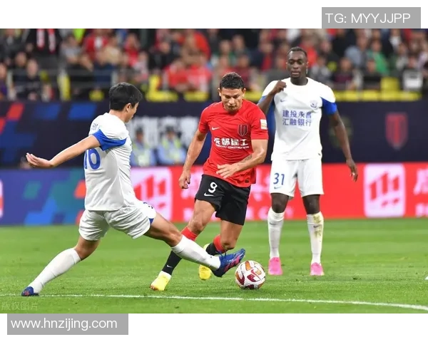 中超精彩对决AC米兰与里昂握手言和绝杀瞬间引发全场沸腾 中超精彩对决AC米兰与里昂握手言和绝杀瞬间引发全场沸腾