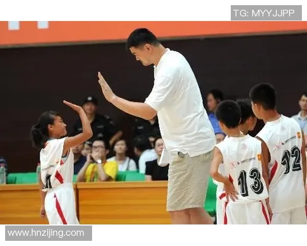 姚明队友击掌瞬间展现默契配合与团队精神的精彩时刻